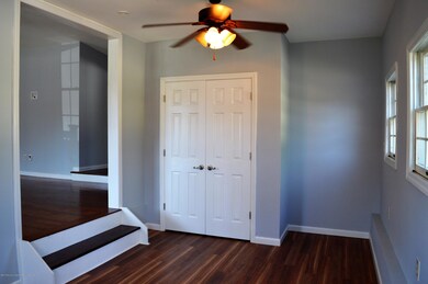 3 FOYER-ENTRY