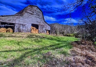 Huge, Classic Barn!!