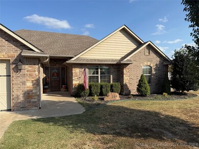284 S Kit Carson St, Fort Gibson, OK 74434 - photo 2