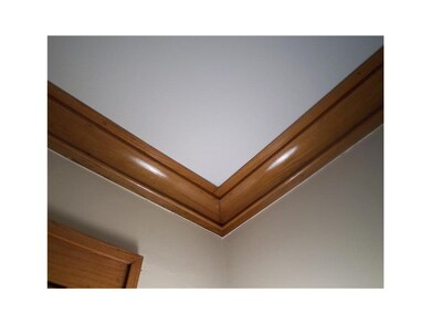 Living Room. Crown molding in living room.