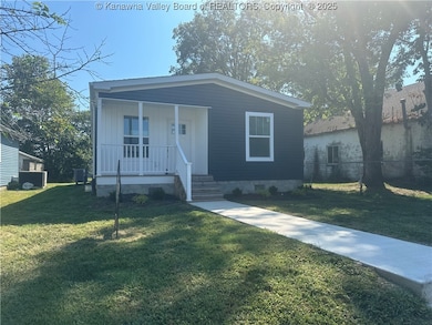 2324 Lincoln Ave, Point Pleasant, WV 25550 - photo 3