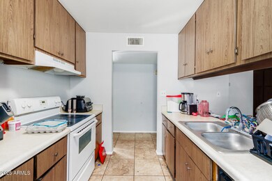 02 - Kitchen