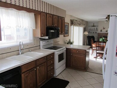 610 Birchwood Ct, Lowell, MI 49331 - photo 3