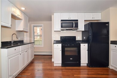 25 Mccusker Ct, Pawtucket, RI 02860 - photo 4