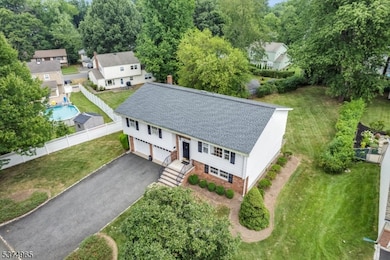 4 Williamsburg Dr, Roseland, NJ 07068 - photo 2