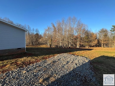 557 Willow Green Ln, Stuart, VA 24171 - photo 3