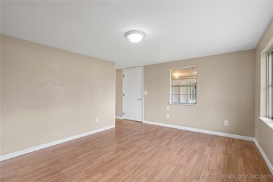 607 E Schley St, Vian, OK 74962 - photo 4