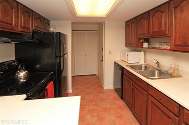 249 Ballantrae Ct unit C, Kalamazoo, MI 49006 - photo 3