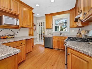 4 Pinevale Ave, Burlington, MA 01803 - photo 4