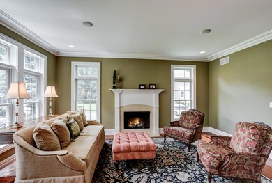 005_Living_Room[1]
