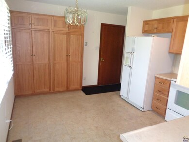 5100 SW 31st St, Topeka, KS 66614 - photo 5