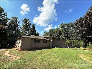 1824 Chrosaro Place unit 15, Lenoir, NC 28645 - photo 2