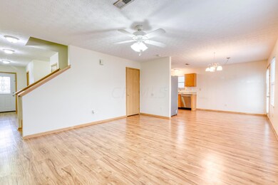 3006 Dustins Wy Columbus OH 43228 USA-00