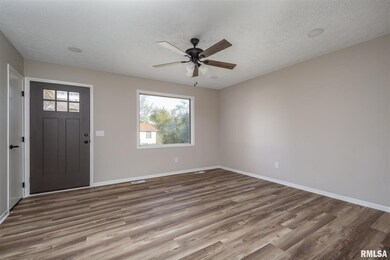 4015 Greenway Dr, Davenport, IA 52804 - photo 5