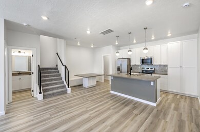 KITCHEN WITH BANQUETTE
