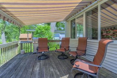 Oak_St_22770-4