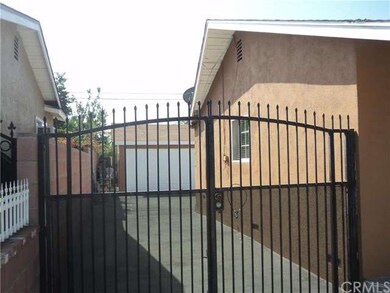 DETACHED GARAGE! LONG DRIVEWAY!