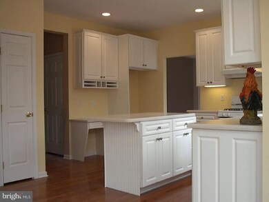 128 Burgundy Ln unit 8S, Coatesville, PA 19320 - photo 3