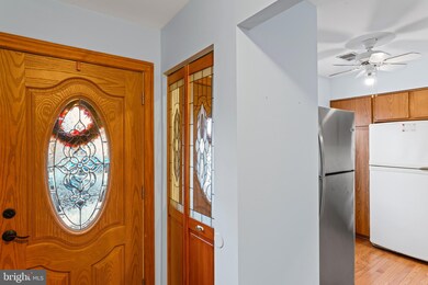 2053 Mayflower Dr, Woodbridge, VA 22192 - photo 3