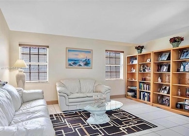 38 Gables Blvd, Weston, FL 33326 - photo 7