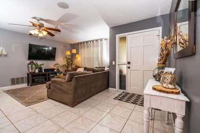 Entry & Living