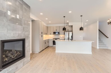 1305 James Drive - MLS Sized - 006 - 14
