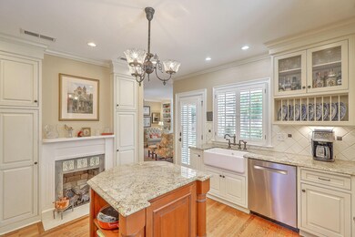 1 1/2 Gibbes Street kitchen