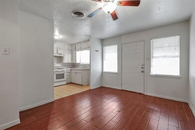 830 W Texas St unit B, Denison, TX 75020 - photo 2