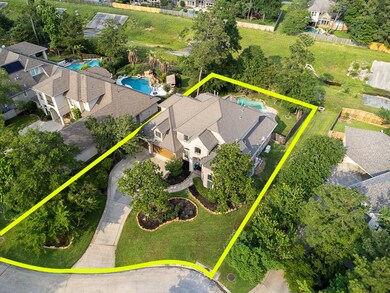 This home is nestled on a cul-de-sac and is adjacent to a greenbelt reserve.  No back yard neighbors!!!