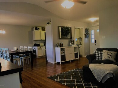 317 Haywood Dr livingroom2