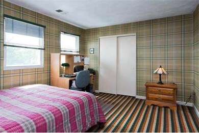 216 Lagrange St, Chestnut Hill, MA 02467 - photo 5