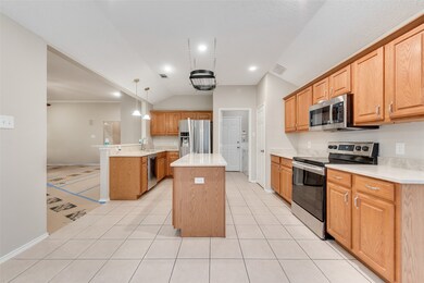 617 Madeline Ct, Azle, TX 76020 - photo 7