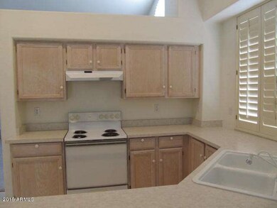 Kitchen & Cabinets