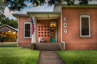 609 W Austin St, Fredericksburg, TX 78624 - photo 3