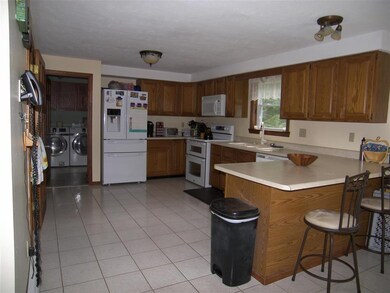 13 Hemlock Dr, Weare, NH 03281 - photo 4