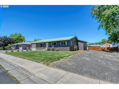 4303 SW Sheridan Ave, Pendleton, OR 97801 - photo 2