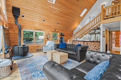 06-Living Room