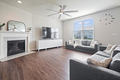 15469 Eastpark Cir W, Fishers, IN 46037 - photo 5