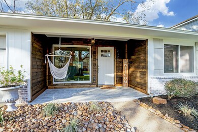 2322 Saxon Dr, Houston, TX 77018 - photo 3