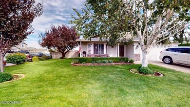 109 S Glacier St, Moxee, WA 98936 - photo 6