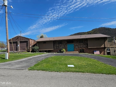 316 Shawnee Ave W, Big Stone Gap, VA 24219 - photo 2