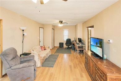 3233 E Clinton Ave, Des Moines, IA 50317 - photo 5