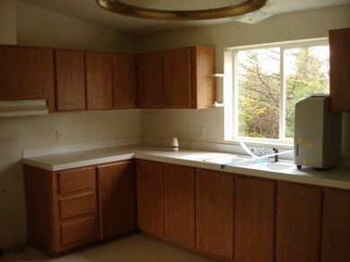 790 Garden St, Raymond, WA 98577 - photo 3