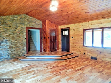 1218 W Bridge St, Spring City, PA 19475 - photo 3