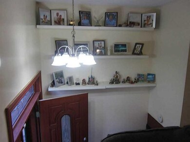 Entry/Foyer.