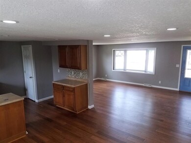 3915 Monterey Dr, Waterloo, IA 50701 - photo 2