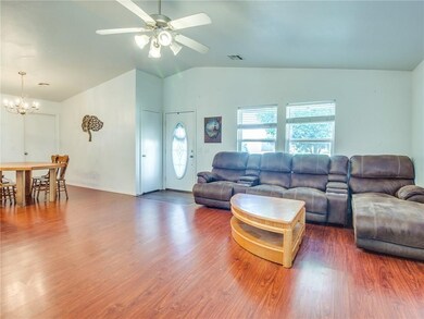9421 Checkerbloom Dr, Oklahoma City, OK 73165 - photo 4