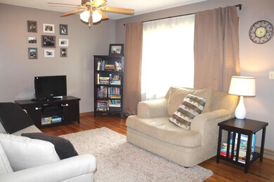 LIVING ROOM3