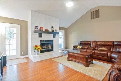 2410 Spring Grove Dr, Kokomo, IN 46902 - photo 5
