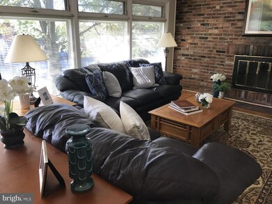 2947 Viewpoint Rd, Alexandria, VA 22314 - photo 4